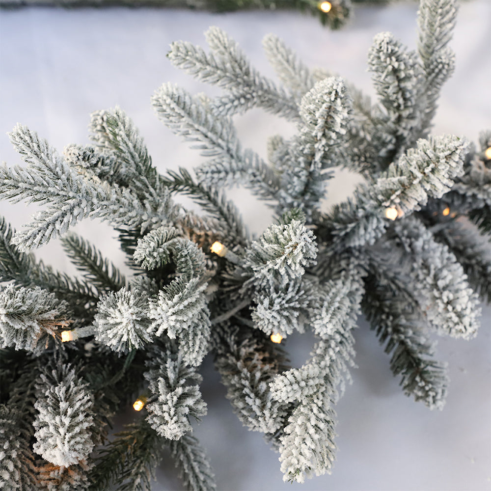 Guirlande de Noël artificielle pré-éclairée avec neige floquée, lumières blanches et jaunes, 22-26 pouces/55-70 CM, PVC